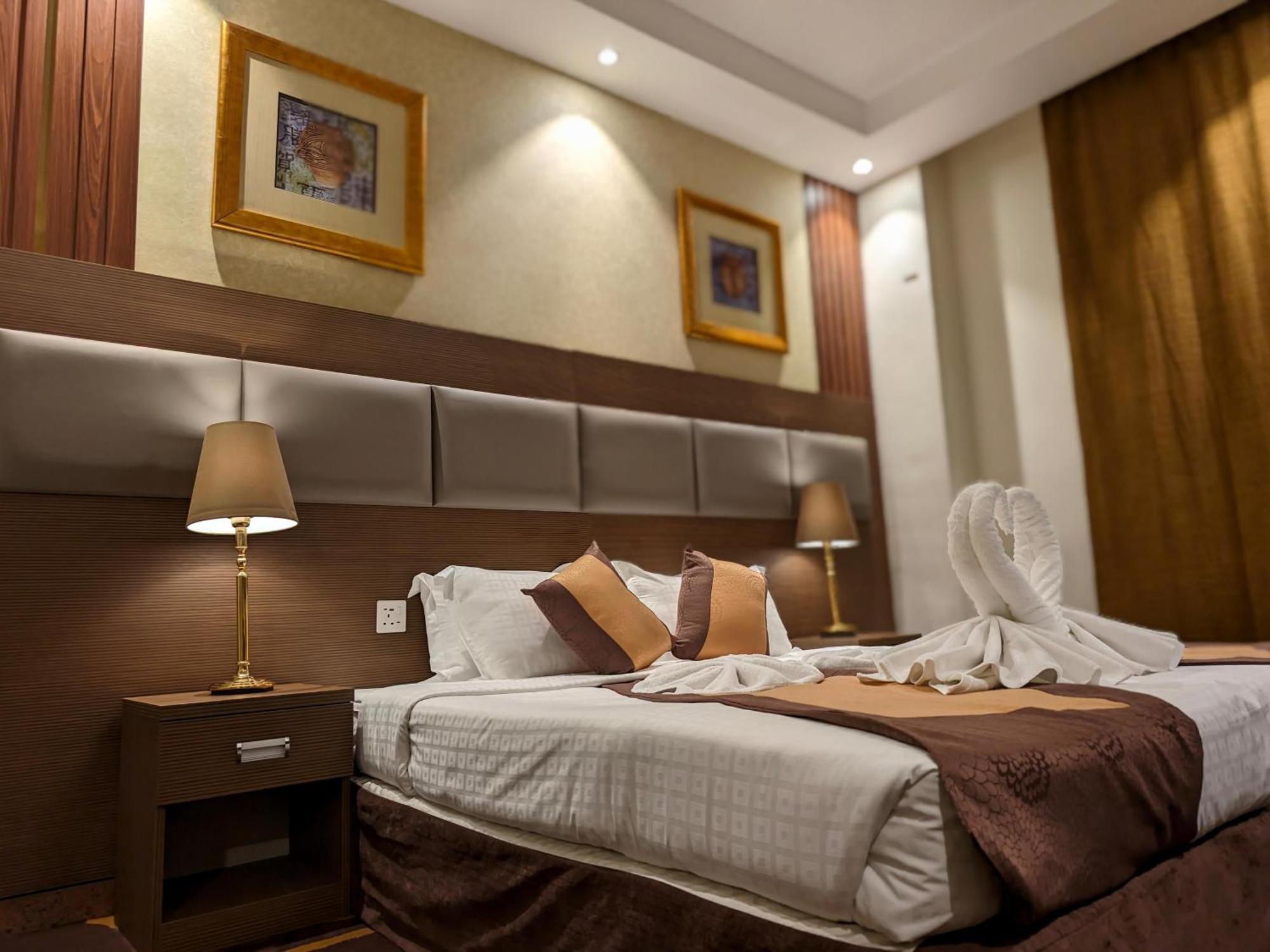 Qasr Al Ansar Golden Tulip Hotel Hotel